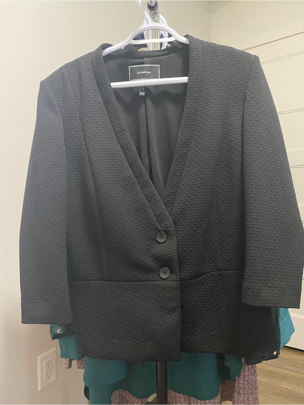 Le Chateau Women’s Black Textured Blazer - TG/XL